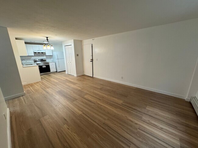 361 Faneuil St, Unit 12 in Boston, MA - Foto de edificio - Building Photo