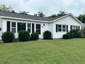 7394 Bellehaven Dr in Gloucester Point, VA - Building Photo