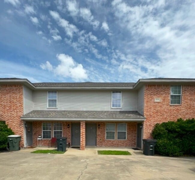 property at 3601 Malibu Ln