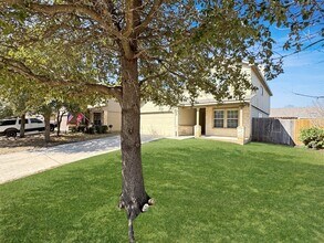 8139 Ashwood Pointe in San Antonio, TX - Building Photo - Building Photo