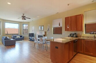 2147 W Evergreen Ave in Chicago, IL - Building Photo - Building Photo