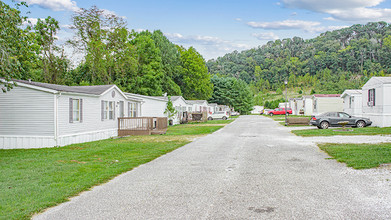 Martha Road Estates in Barboursville, WV - Building Photo - Building Photo