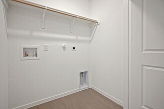 3817 Low Tide in Seguin, TX - Building Photo - Building Photo