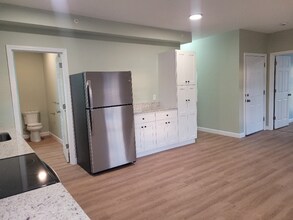 13 Myrtle St in Hillsborough, NH - Foto de edificio - Building Photo