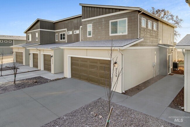 5738 Cherry Ln in Nampa, ID - Building Photo - Building Photo