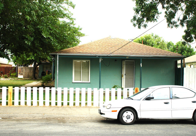 69 Alturas Ave in Pittsburg, CA - Building Photo - Building Photo