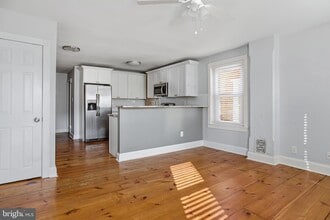 33 E Front St, Unit 2ND FL in Media, PA - Foto de edificio - Building Photo