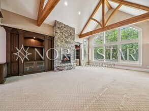 19422 SW Lorna Ln in Lake Oswego, OR - Building Photo - Building Photo