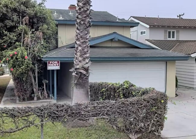 1242 Agate St in Redondo Beach, CA - Foto de edificio - Building Photo