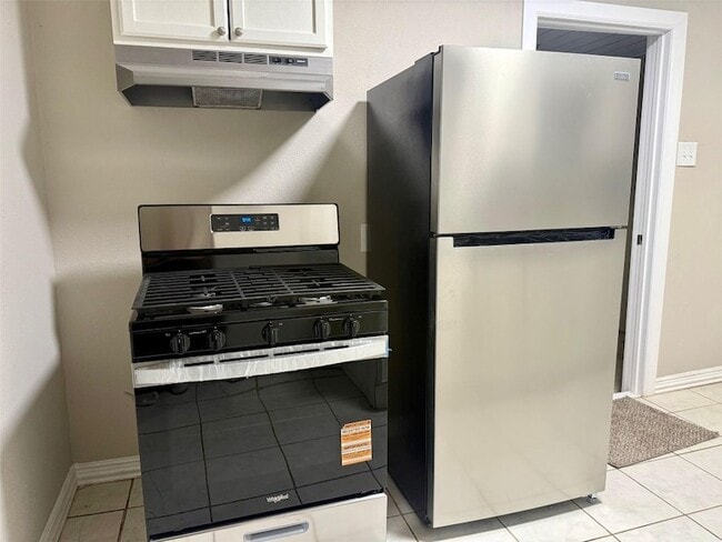 6743 Crestmont St in Houston, TX - Building Photo - Building Photo