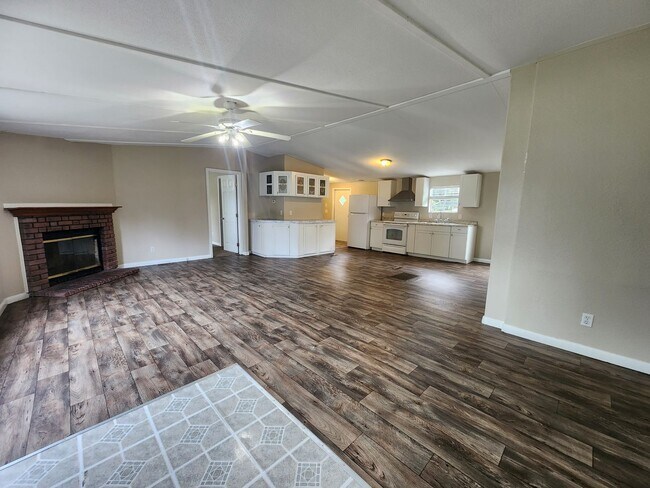 16881 SE 9th St in Silver Springs, FL - Building Photo - Building Photo