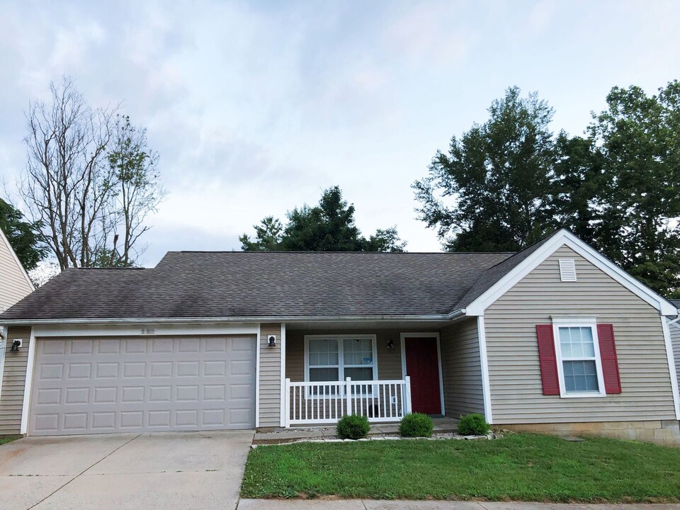 440 E Laurelwood Dr in Bloomington, IN - Building Photo