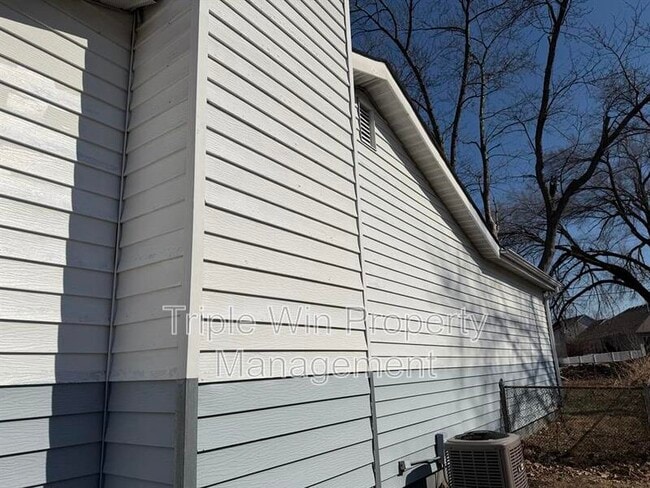 330 S St Charles St in Florissant, MO - Building Photo - Building Photo