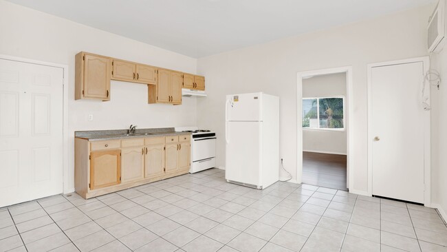 3110 Walton Ave in Los Angeles, CA - Building Photo - Building Photo