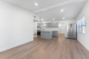 5100 3rd Ave S in St. Petersburg, FL - Building Photo