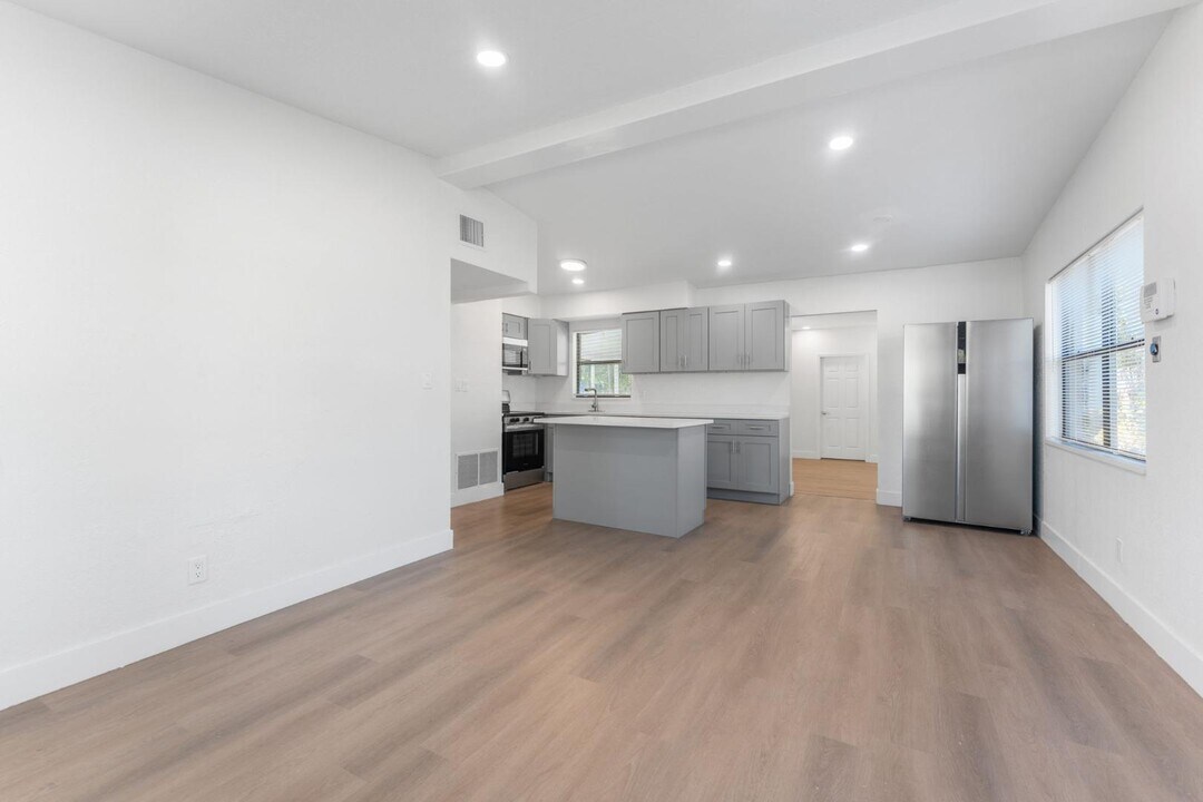 5100 3rd Ave S in St. Petersburg, FL - Building Photo