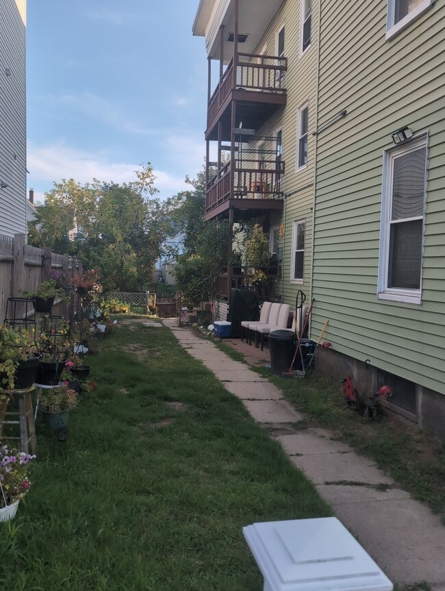 367 Spruce St, Unit Apt 1