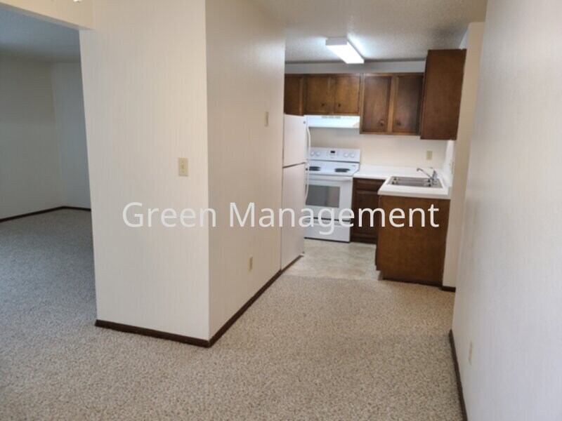 637 2nd Ave E in West Fargo, ND - Building Photo