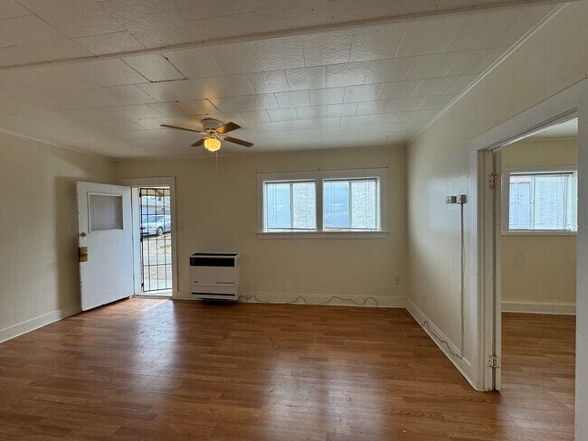 319 San Emidio St in Taft, CA - Building Photo - Building Photo