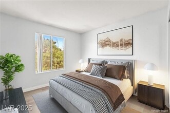 7300 W Pirates Cove Rd in Las Vegas, NV - Building Photo - Building Photo