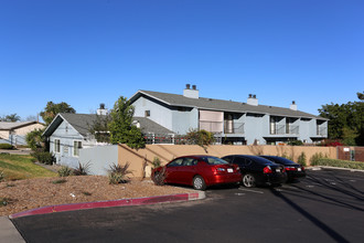 752-776 E Chase Ave in El Cajon, CA - Foto de edificio - Building Photo