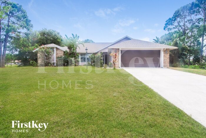 601 Londonderry Cir SE in Palm Bay, FL - Building Photo