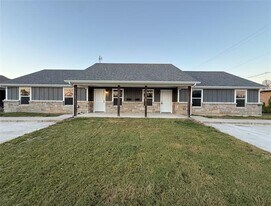 108 W Adams St in Itasca, TX - Building Photo