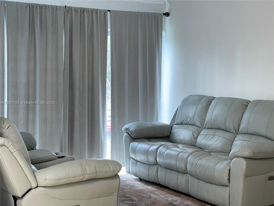 9301 SW 4th St in Miami, FL - Building Photo