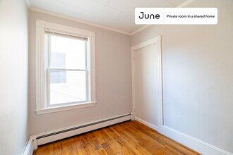 Private bedroom in 3 bed/1 bath Home in Boston, MA - Building Photo - Building Photo