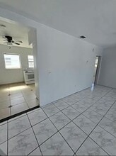 1440 NE 171 St in North Miami Beach, FL - Foto de edificio - Building Photo