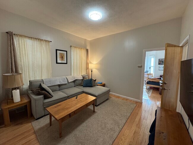 14 Chelsea St, Unit 1 in Boston, MA - Foto de edificio - Building Photo