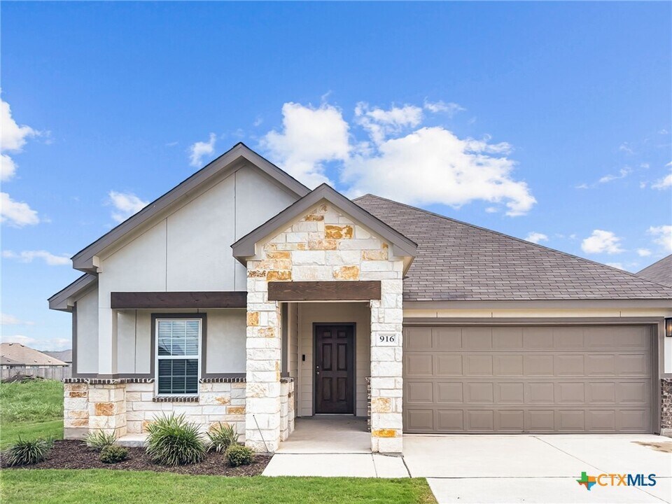 916 Gray Cloud Dr in New Braunfels, TX - Building Photo
