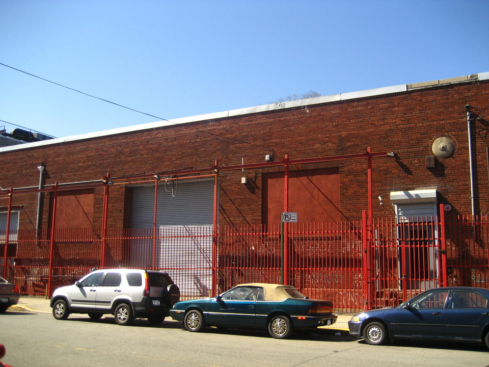 5339 97th St in Corona, NY - Building Photo