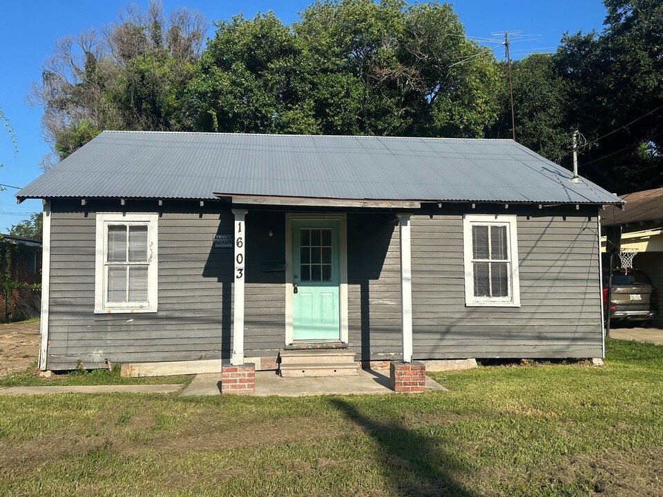 1603 12th St in Lafayette, LA - Foto de edificio