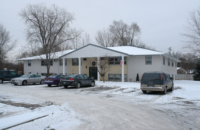 Linnet Circle Garden Apartments in Coon Rapids, MN - Building Photo - Building Photo