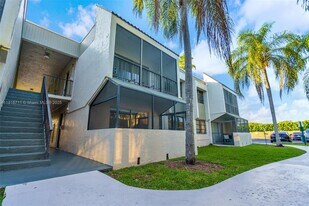 7929 SW 104th St in Miami, FL - Building Photo