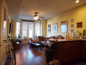 731 Parker St, Unit 2 in Boston, MA - Foto de edificio - Building Photo