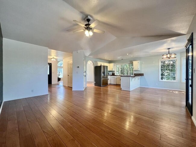 1062 Thelma Way in Grants Pass, OR - Building Photo - Building Photo