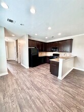 32 Woodland Hills Dr in Conroe, TX - Building Photo - Building Photo