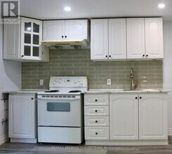 120 Royal Palm Dr in Brampton, ON - Building Photo - Building Photo