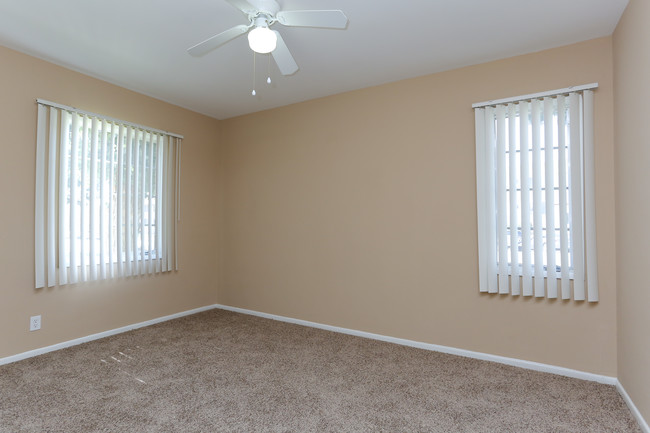 Santo Tomas Apartment Homes in Los Angeles, CA - Building Photo - Interior Photo