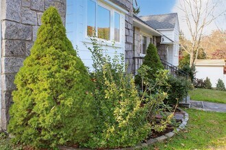 80 Pines Bridge Rd in Mt Kisco, NY - Building Photo - Building Photo