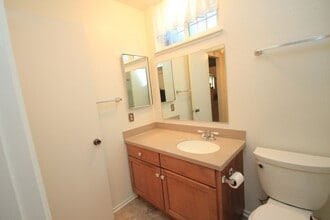 535 Lawnwood Way in Oxnard, CA - Building Photo - Building Photo