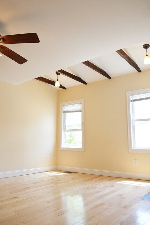 214 North Ave in Burlington, VT - Foto de edificio