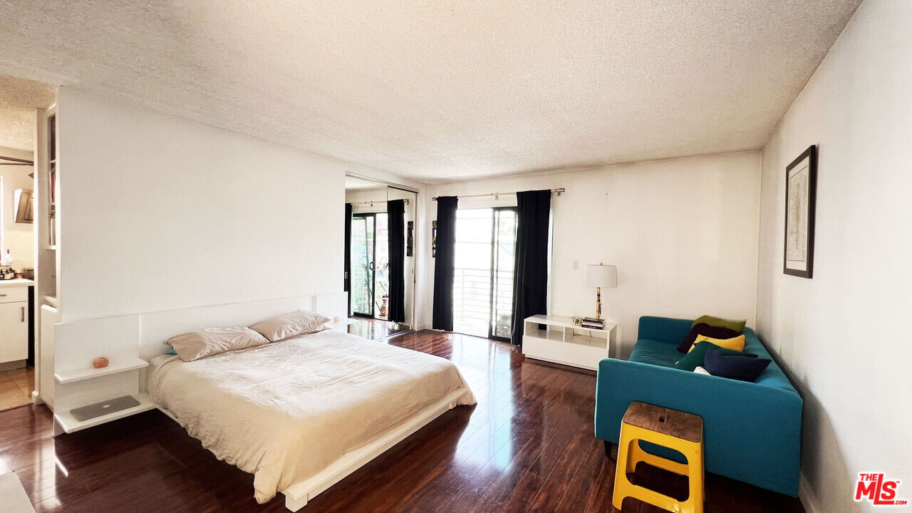 120 Brooks Ave, Unit #3 in Venice, CA - Foto de edificio