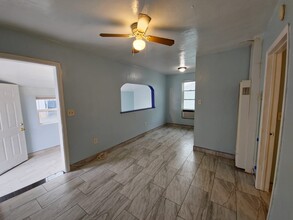 927 N Vista Way in Colton, CA - Foto de edificio - Building Photo