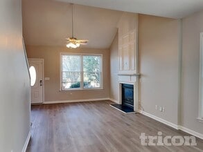 1672 Woodsford Rd in Kennesaw, GA - Foto de edificio - Building Photo