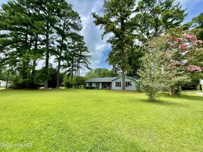 3301 Hedgerow Rd in Trent Woods, NC - Building Photo - Building Photo