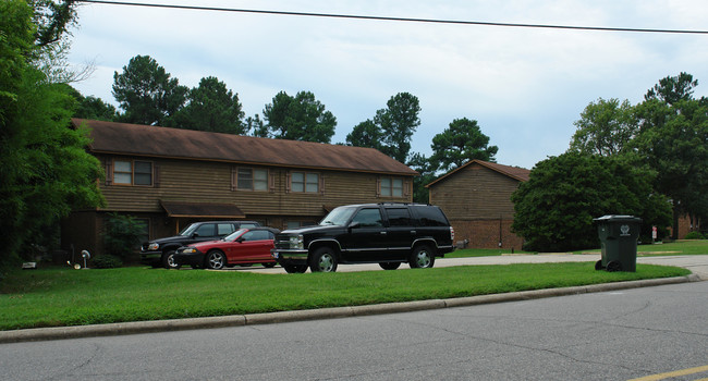 121 Ramblewood Dr in Raleigh, NC - Building Photo - Building Photo