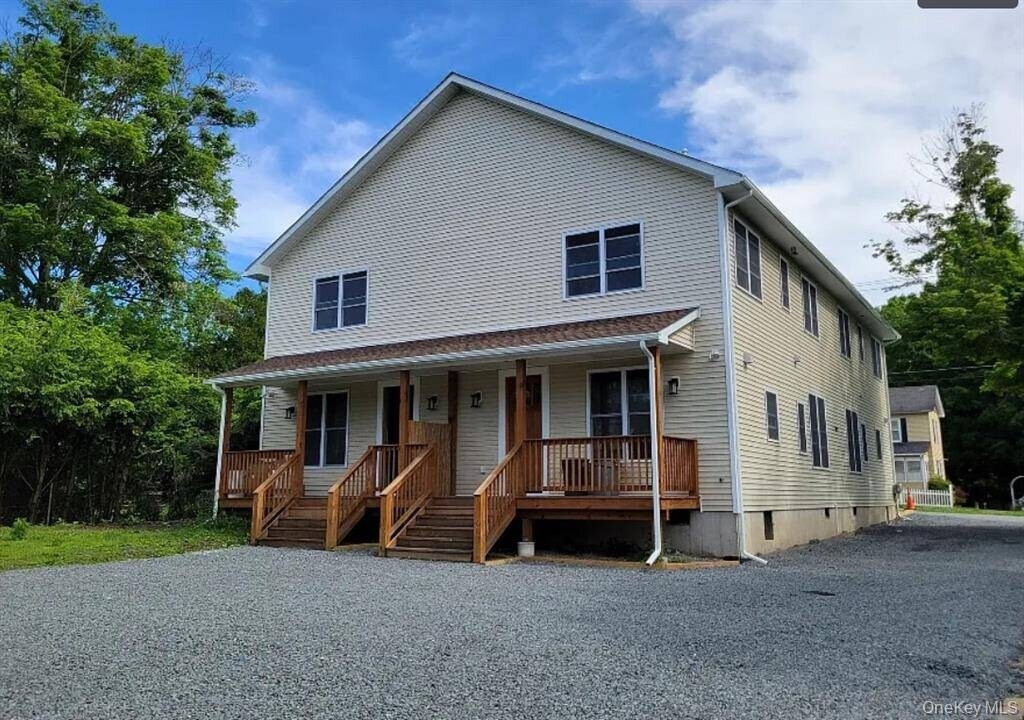 127 Pine St in Wurtsboro, NY - Building Photo